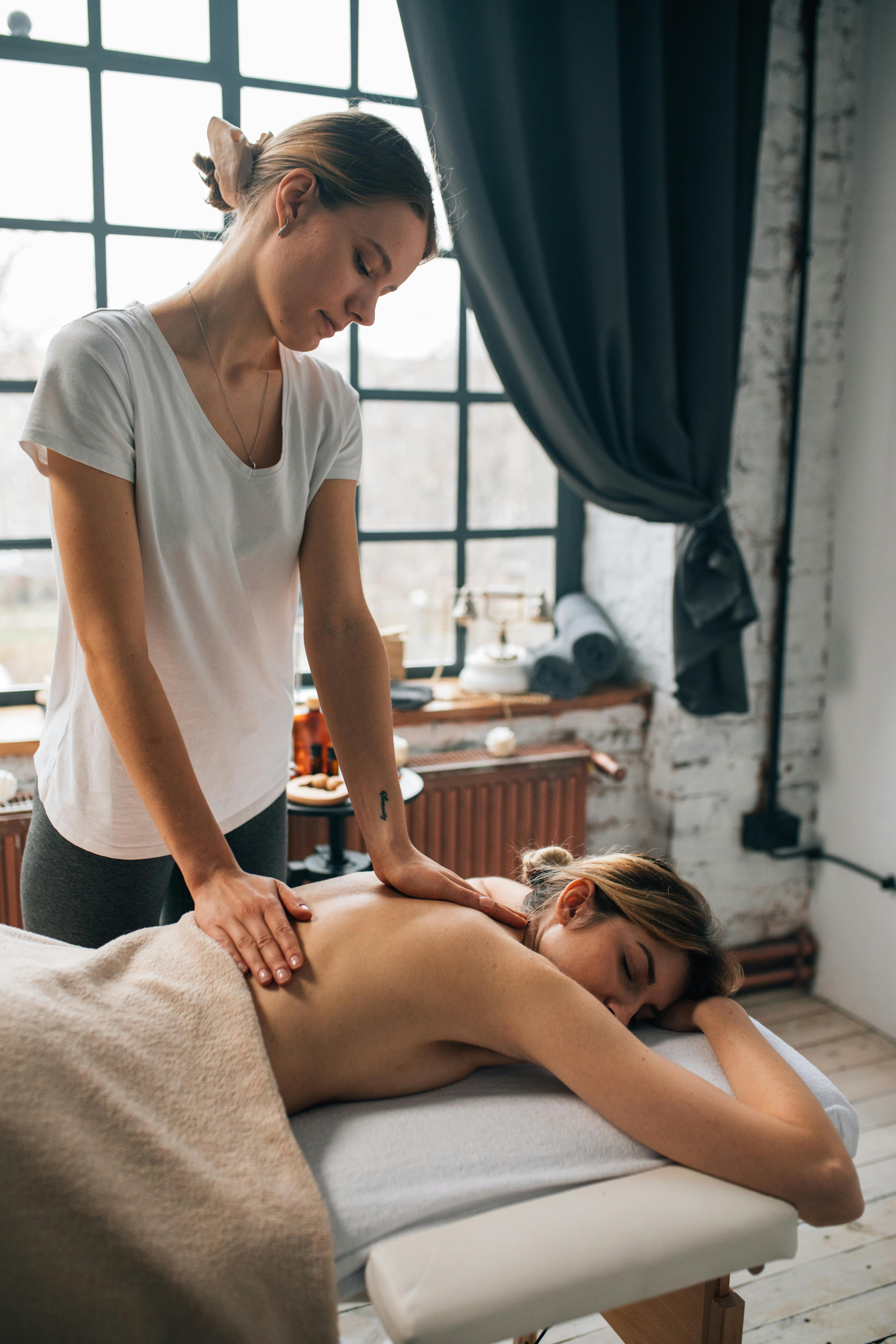 Full body to body massage by female in chennai | chennai spa